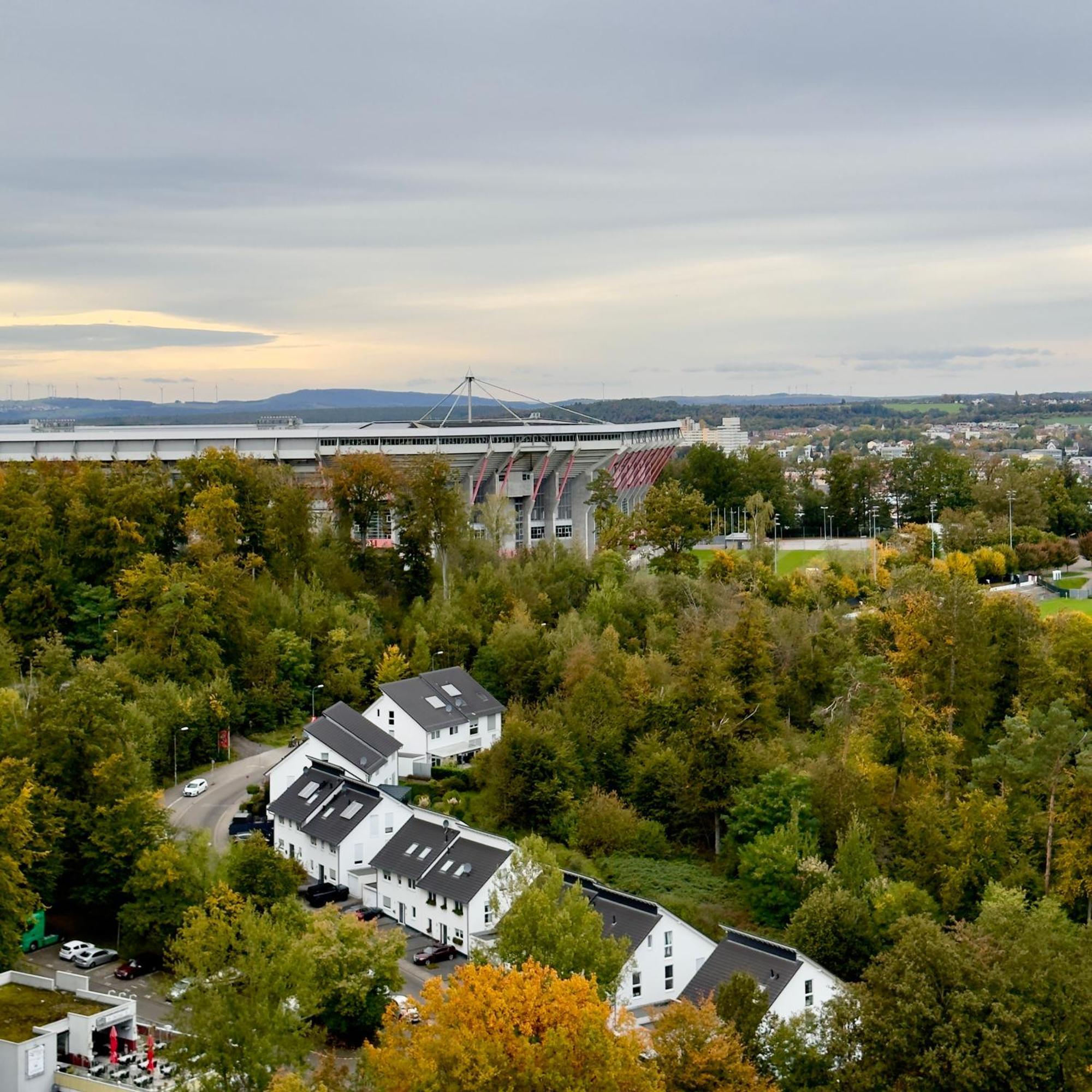 M&D Apartments Naehe Stadion Mit Balkon - Netflix - Kueche - Sunset View Kaiserslautern Exterior photo